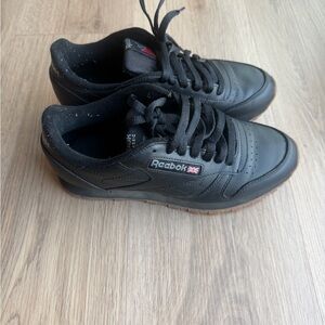 Reebok Women size 8 Black Leather Sneakers